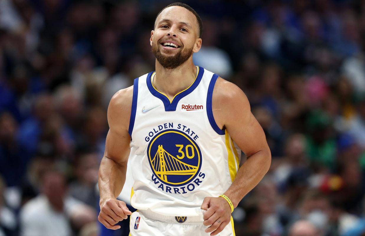 里造次成就神话詹姆斯也望尘莫及113亿美金!NBA第一!库(图3) 里造次成就神话詹姆斯也望尘莫及113亿美金!NBA第一!库(图3)