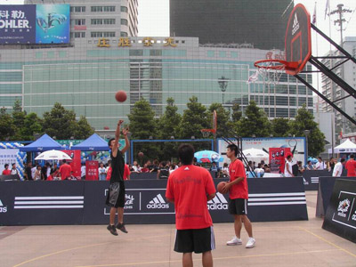 栏--街球挑战赛武汉赛区小记者专(图3) 栏--街球挑战赛武汉赛区小记者专(图3)