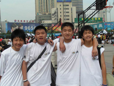 栏--街球挑战赛武汉赛区小记者专(图2) 栏--街球挑战赛武汉赛区小记者专(图2)