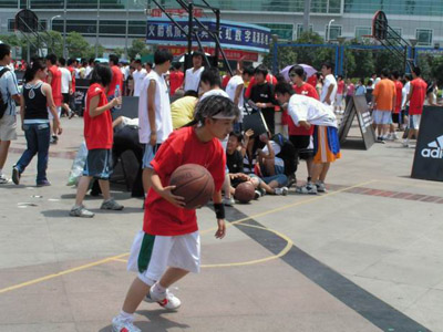 栏--街球挑战赛武汉赛区小记者专(图1) 栏--街球挑战赛武汉赛区小记者专(图1)
